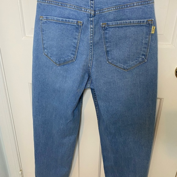 Brand new jeans with knee cut out - Picture 3 of 3